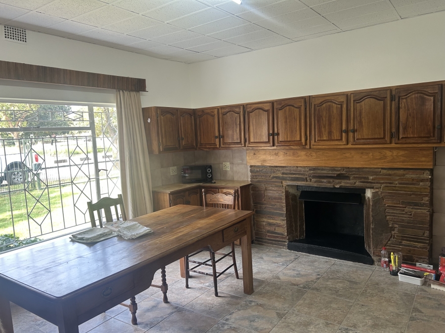 5 Bedroom Property for Sale in Viljoenskroon Free State